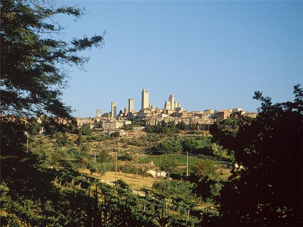 Tuscany tours, walking and wine tasting in Italy